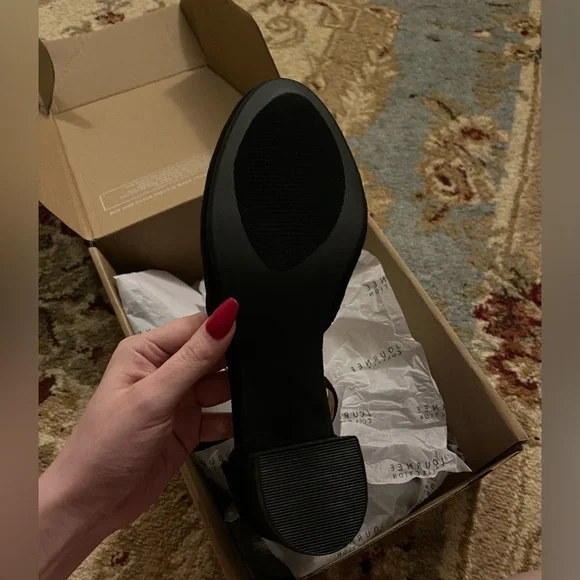 Journee Edna Women's High Heel Pumps - Picture 11 of 12